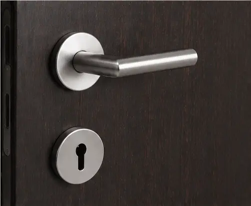 L-Line-Door_E03-(Black-Rose-Detail)2.webp